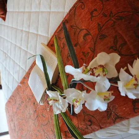 Seaside 2-bedroom With Private Pool, Garden Wifi Your Perfect Escape *