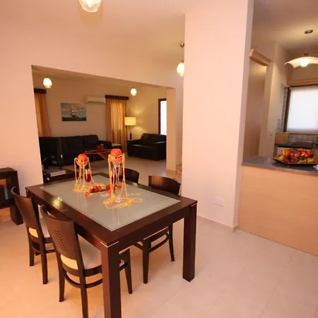 Villa Seaside 2-bedroom With Private Pool, Garden Wifi Your Perfect Escape *