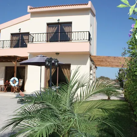Seaside 2-bedroom With Private Pool, Garden Wifi Your Perfect Escape *